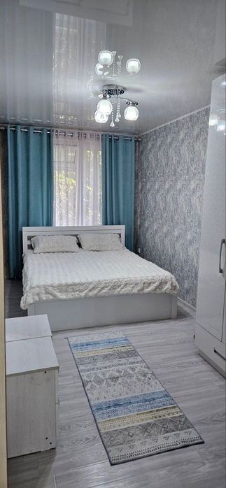 ЦУМ, м. Космонавтов 2/2/4