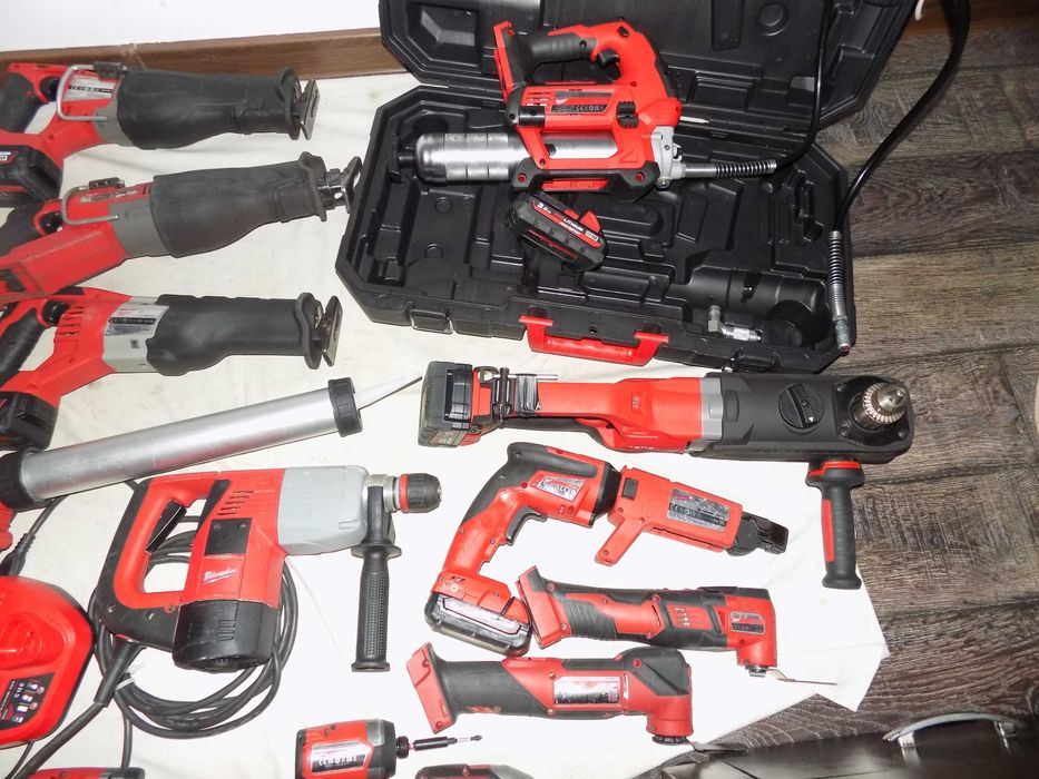 Scule Milwaukee 18V  si 12V , rotopercutor PLH 32XE