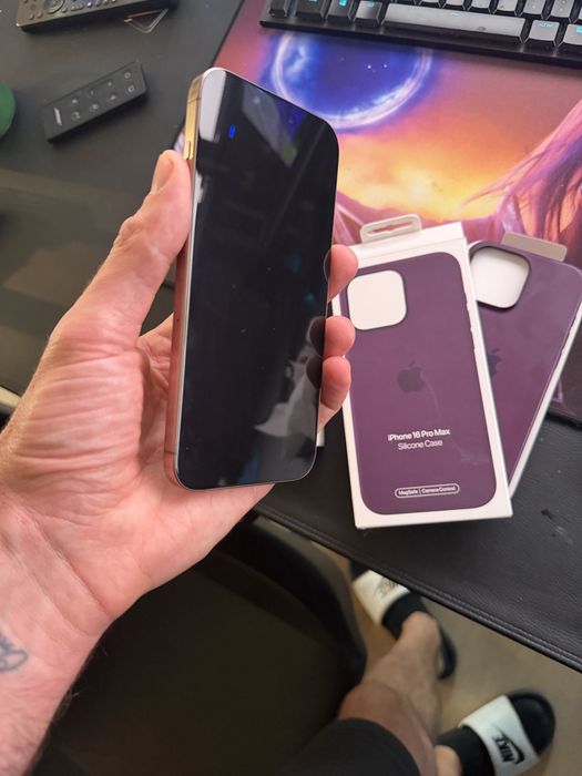 Iphone 16 pro max gold