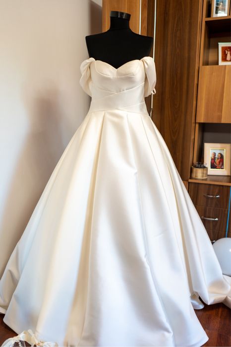 Vând rochie de mireasă