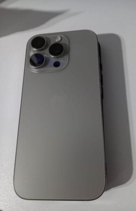 Vând iPhone 16 Pro [128GB] - Natural Titanium - Ca nou