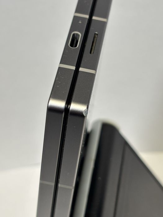 MDM vinde: Samsung Z Fold 6, 256GB, Silver Shadow.