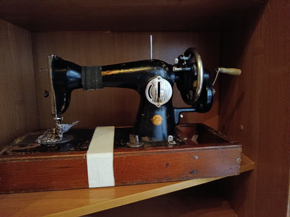 Продается швейная машина