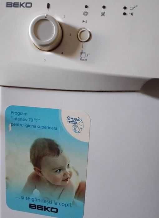 Mașina de spălat vase  încăpătoare. Spală și sterilizează vasele. Economisiti timp, energie și apă. Perfectă pt tine și familia ta