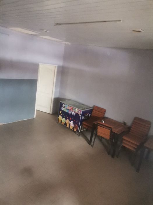 De închiriat sau de vânzare spațiu comercial.