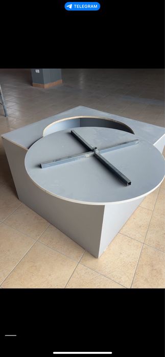 Vitrina aylanma stoli sotiladi.