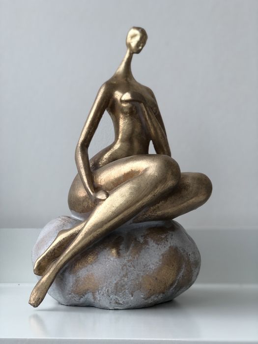 Статуэтка девушка 25000т