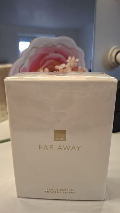 Apa de parfum Far Away