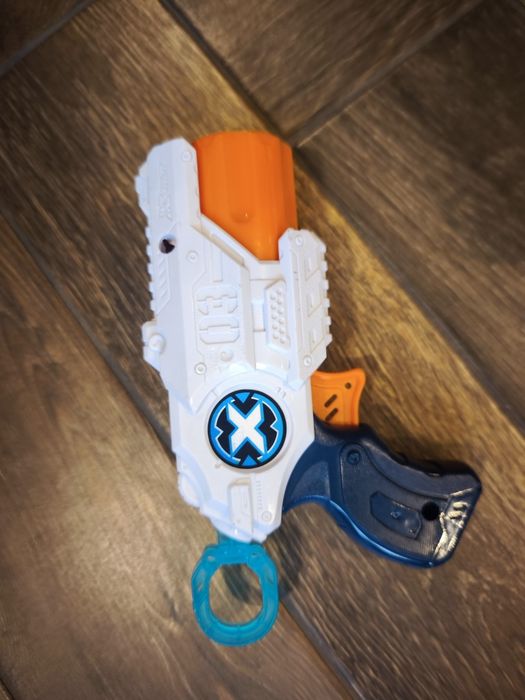 Бластери и пистолети Nerf