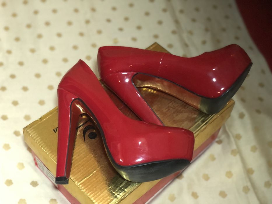 Аёллар оёқ кийими