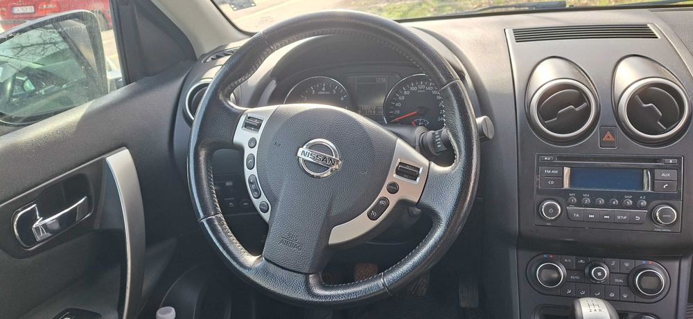 Черен Nissan Qashqai 1.6 Bi-Fuel 2013