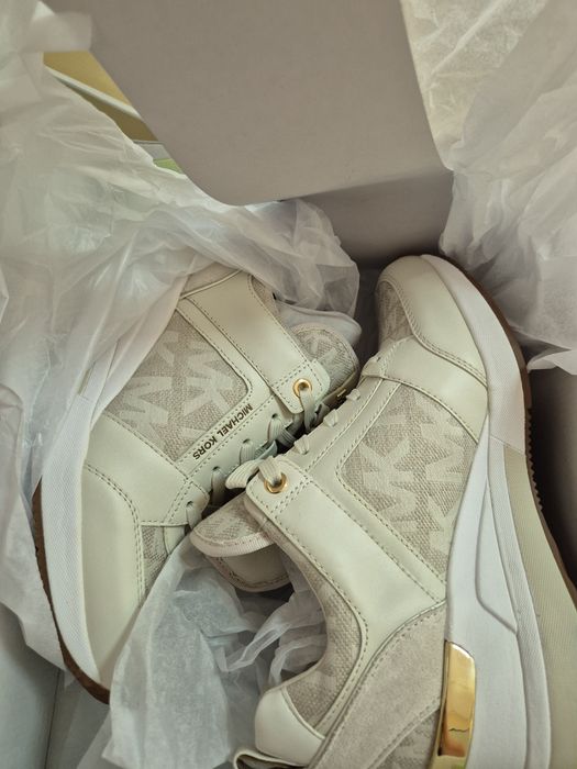 Оригинални нови Michael Kors Georgie номер 37