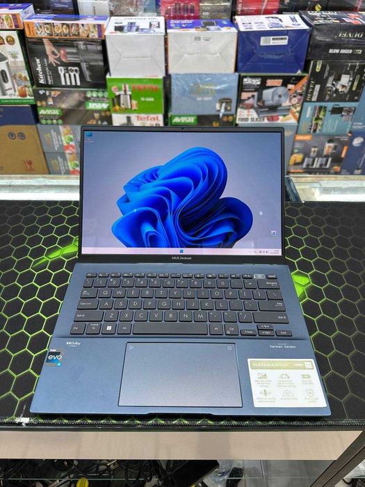 Asus zenbook i5-1240p