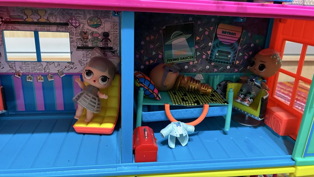 Vand casa de papusi L.O.L. Surprise! Clubhouse Remix