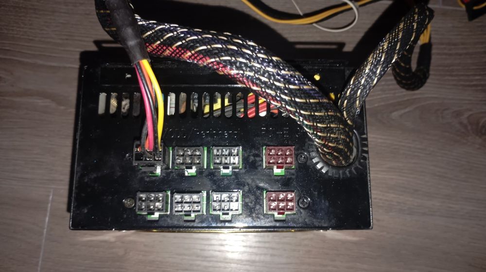 Sursă ENERMAX 400W Funcțională