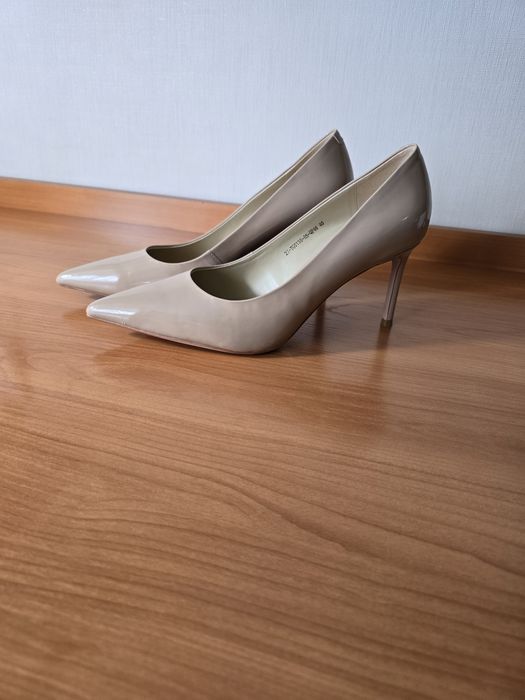 Туфли новые бежевые