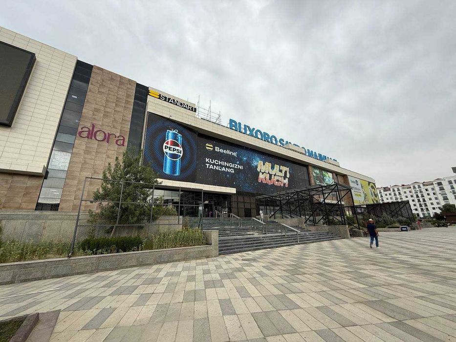 SHAHAR MARKAZIDAN tayyor 2 ta noturar magazin sotiladi