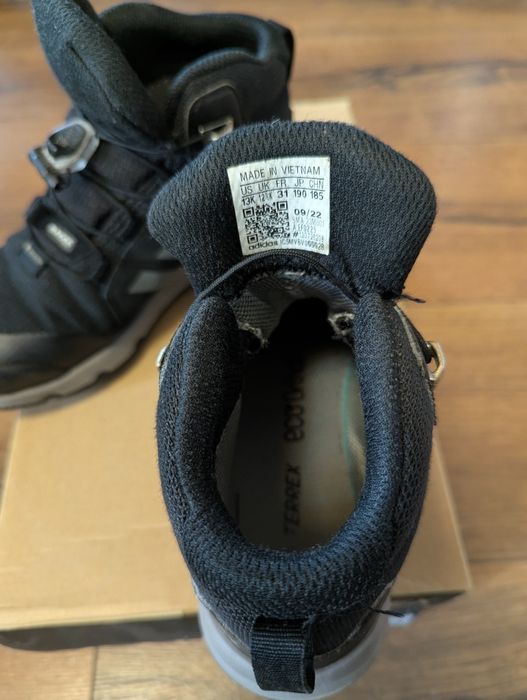 Използвани детски маратонки Адидас Adidas terrex  номер 31