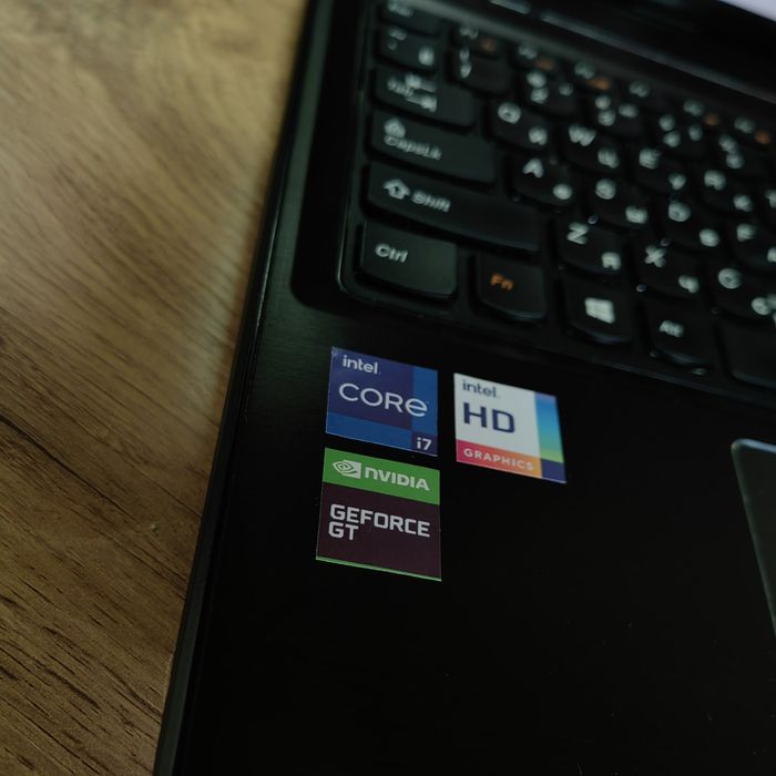 Шустрый ноутбук Core i7 Lenovo SSD