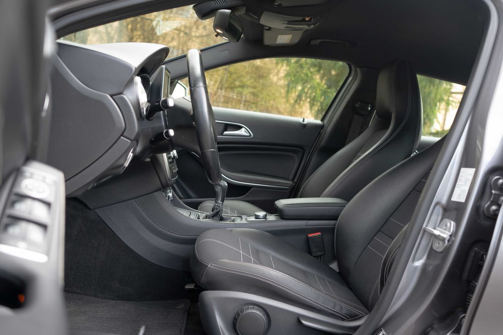 Rate de la 293euro/Luna. Mercedes GLA 200 Urban 1.6i-155cp Euro6 Fara Accidente Garanție 3Ani