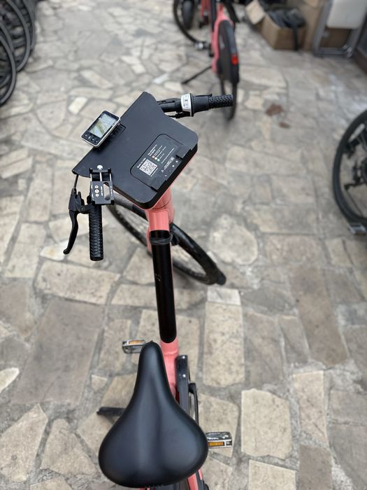 Bicicletaă electrică de inchiriat.