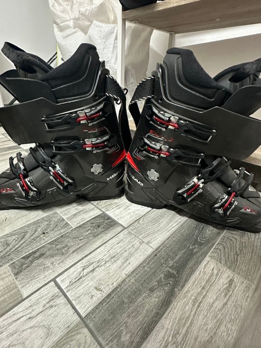 Ski-uri si clapari barbat