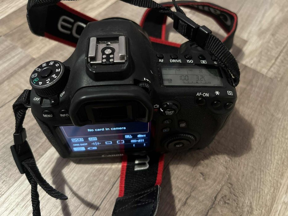 Продавам  комплект фотоапарат CANON EOS 6D с два обектива