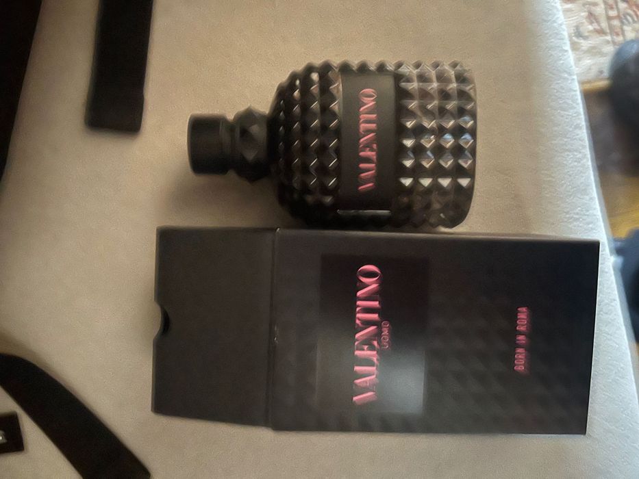 Парфюм Valentino Born in Oumo