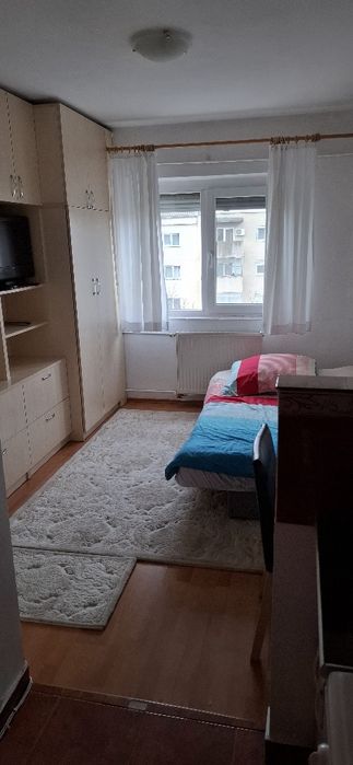 Închiriez garsonieră 15mp utili