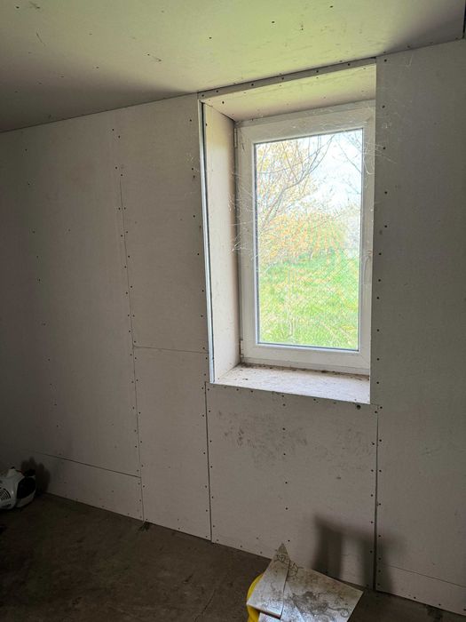 Teren intravilan cu casa batraneasca in vatra satului Dragsina