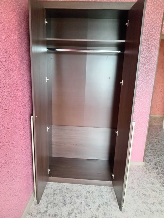 Комод и плательный шкаф