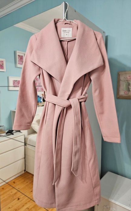 Чисто нови палта , розово и синьо