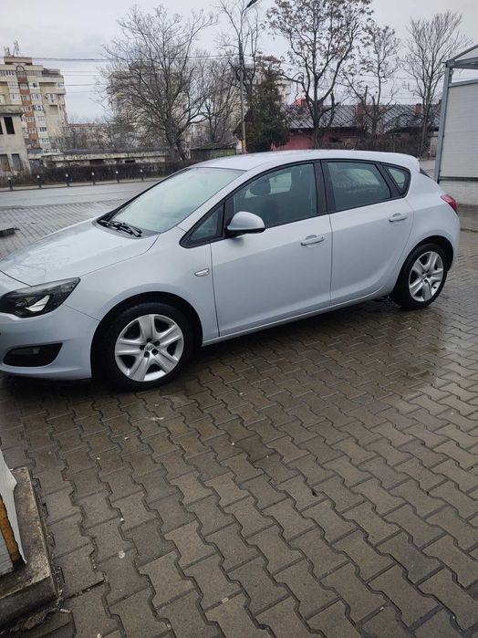 Vând Opel Astra j 1.6 benzina + gpl