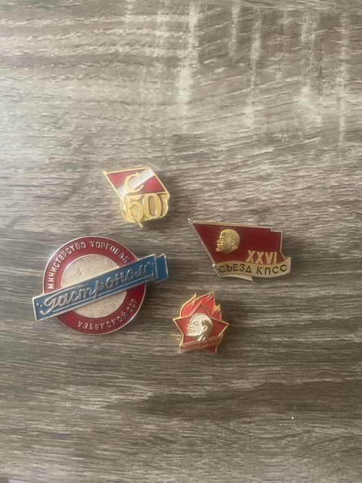 Продаются значки эпохи СССР