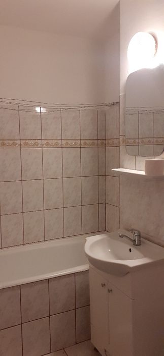Închiriez apartament cu 3 camere in Gherla Aleea Stăruintei   la parter