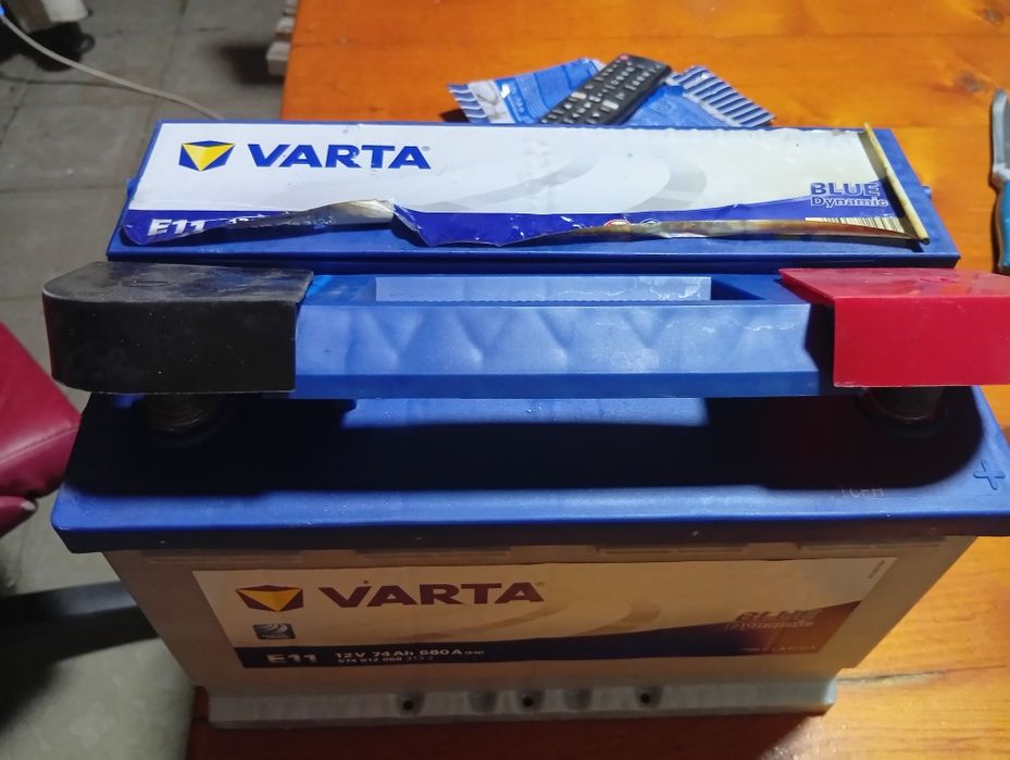 Acumulator auto Varta  in perfecta stare de functionare