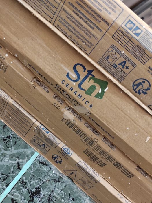 Vand 4 cutii de gresie