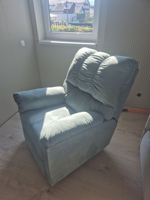 Vand fotoliu cu recliner manual achizitionat de pa Mobexpert in stare foarte buna
