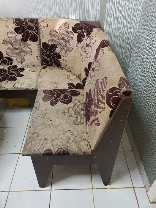 Vând coltar bucătărie+masa