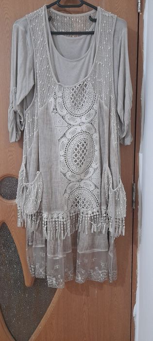 Vând o rochie și un costumase mărimea 44