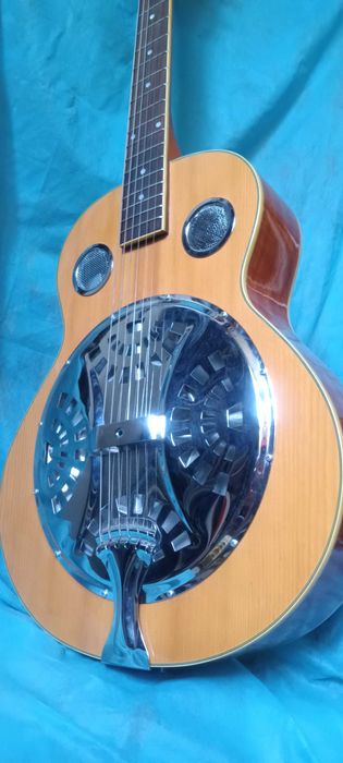 Електро-акустична китара, метални или найлон струни, може с кубе,калъф
