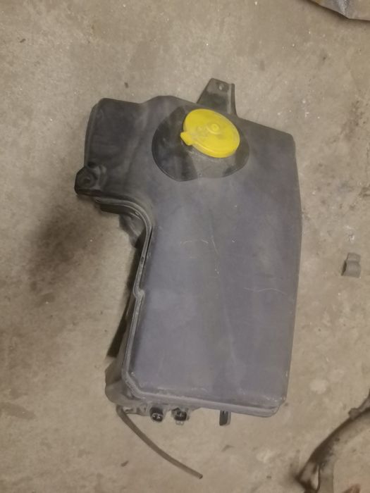 Мазда 6 GG, 2004 гв бачок омывателя.