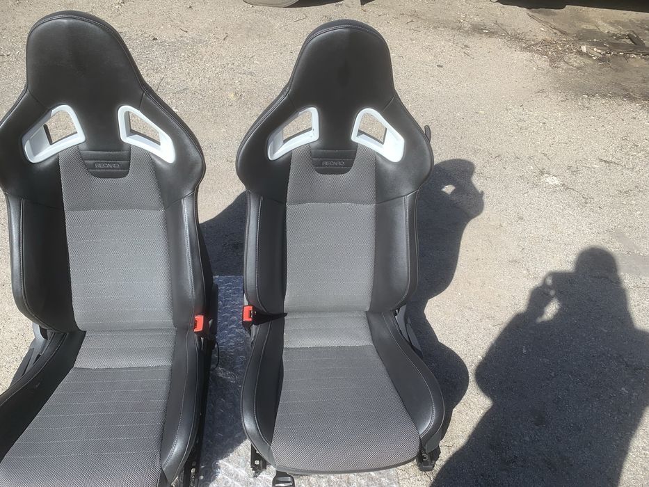 Recaro Bucket Seats за Golf 5 R32/GTI