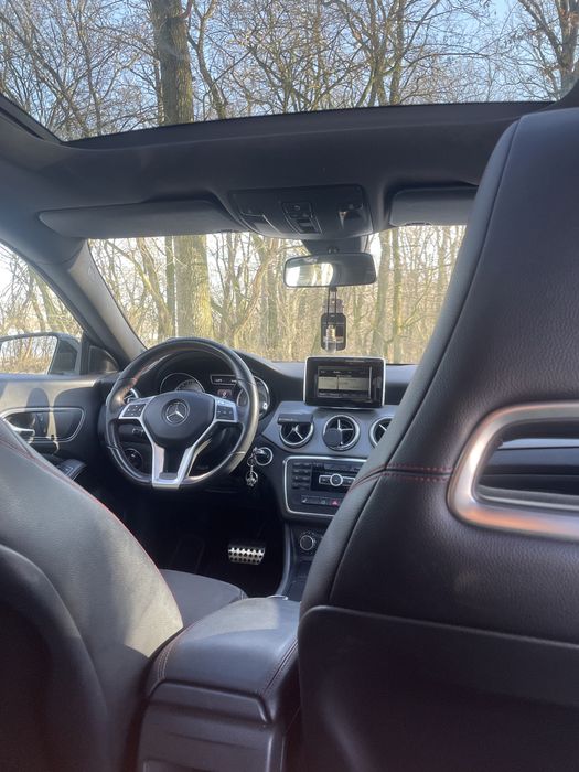 Mercedes-Benz CLA 200 AMG line. 163 cp. Full led.Panornaic. Fara daune