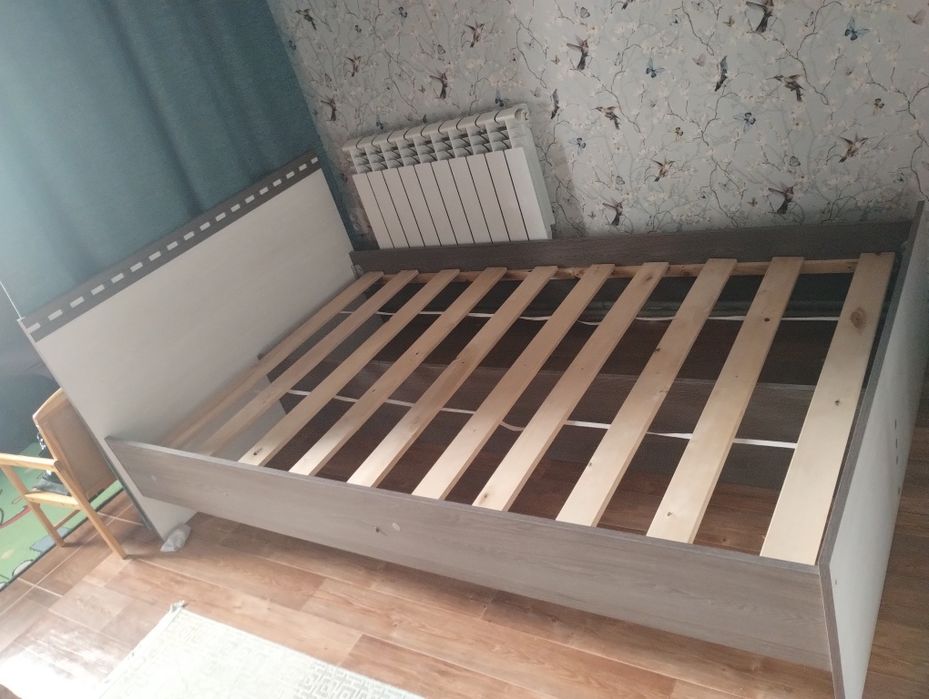 Кровать с матрасом