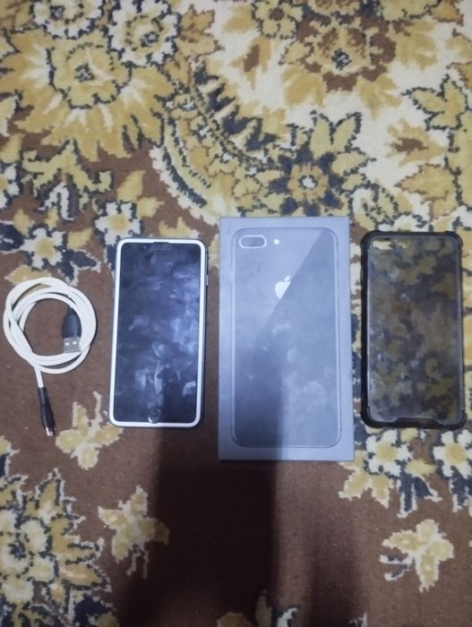 Продам Айфон 8 плюс