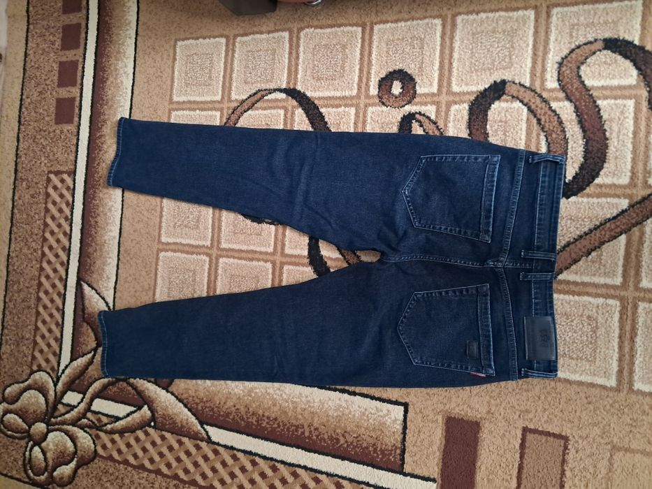 Продам мужские джинсы