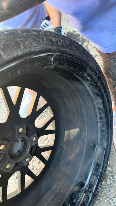 Vând jante 285/25Z R20 
stânga spate 2 fi