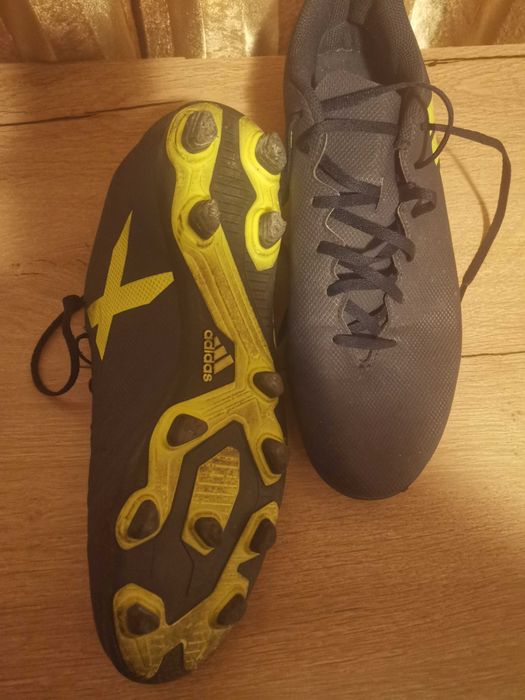 Adidași fotbal în stare buna