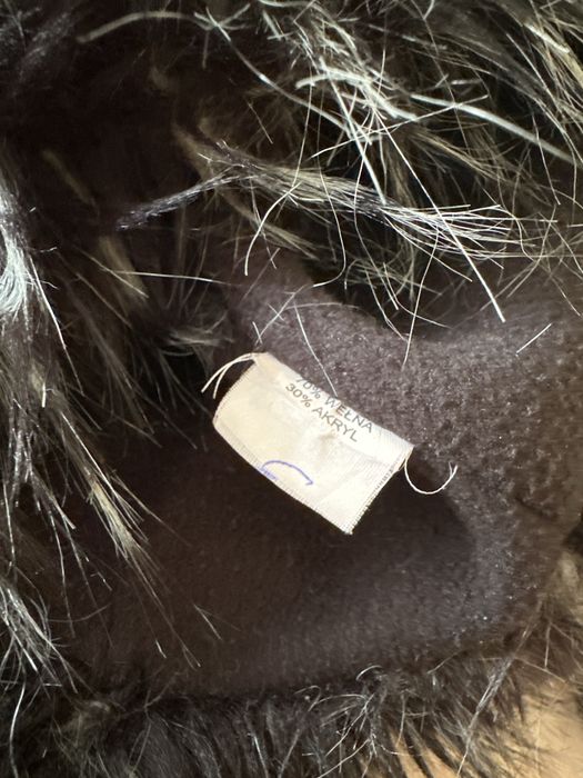 Дамска шапка с пискюли